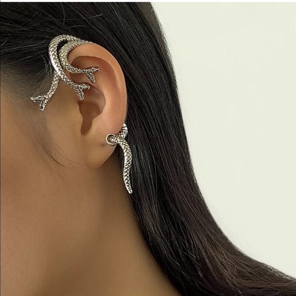 NEW. Gothic Punk Silver Tone Snake Ear Cuff Wrap around Stud Individual Earring. - Picture 1 of 12